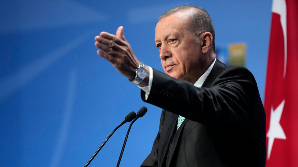 تركيا تعيد الدفء إلى تحالفها مع الغرب بالموافقة على انضمام السويد إلى الناتو